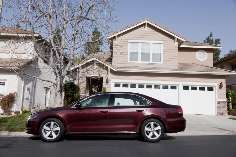  Volkswagen Passat 2011 года  (US) (фото 72 из 111)